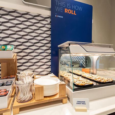 Holiday Inn Express & Suites Kansas City Airport By Ihg Eksteriør bilde