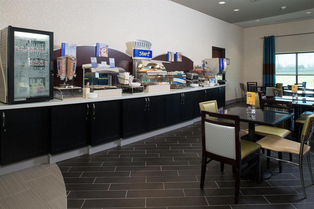 Holiday Inn Express & Suites Kansas City Airport By Ihg Restaurant bilde