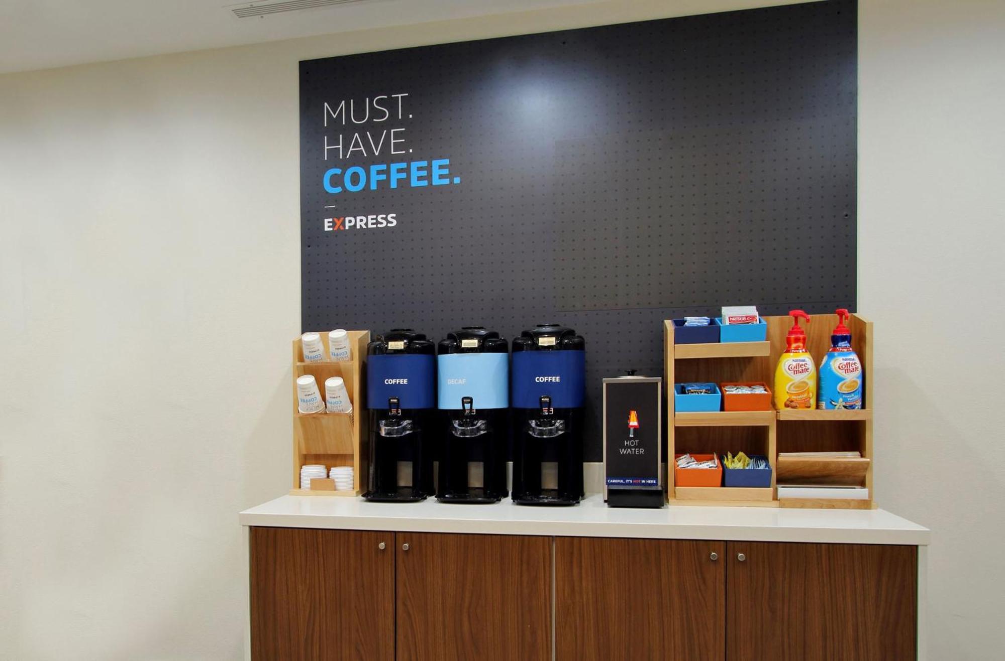 Holiday Inn Express & Suites Kansas City Airport By Ihg Eksteriør bilde