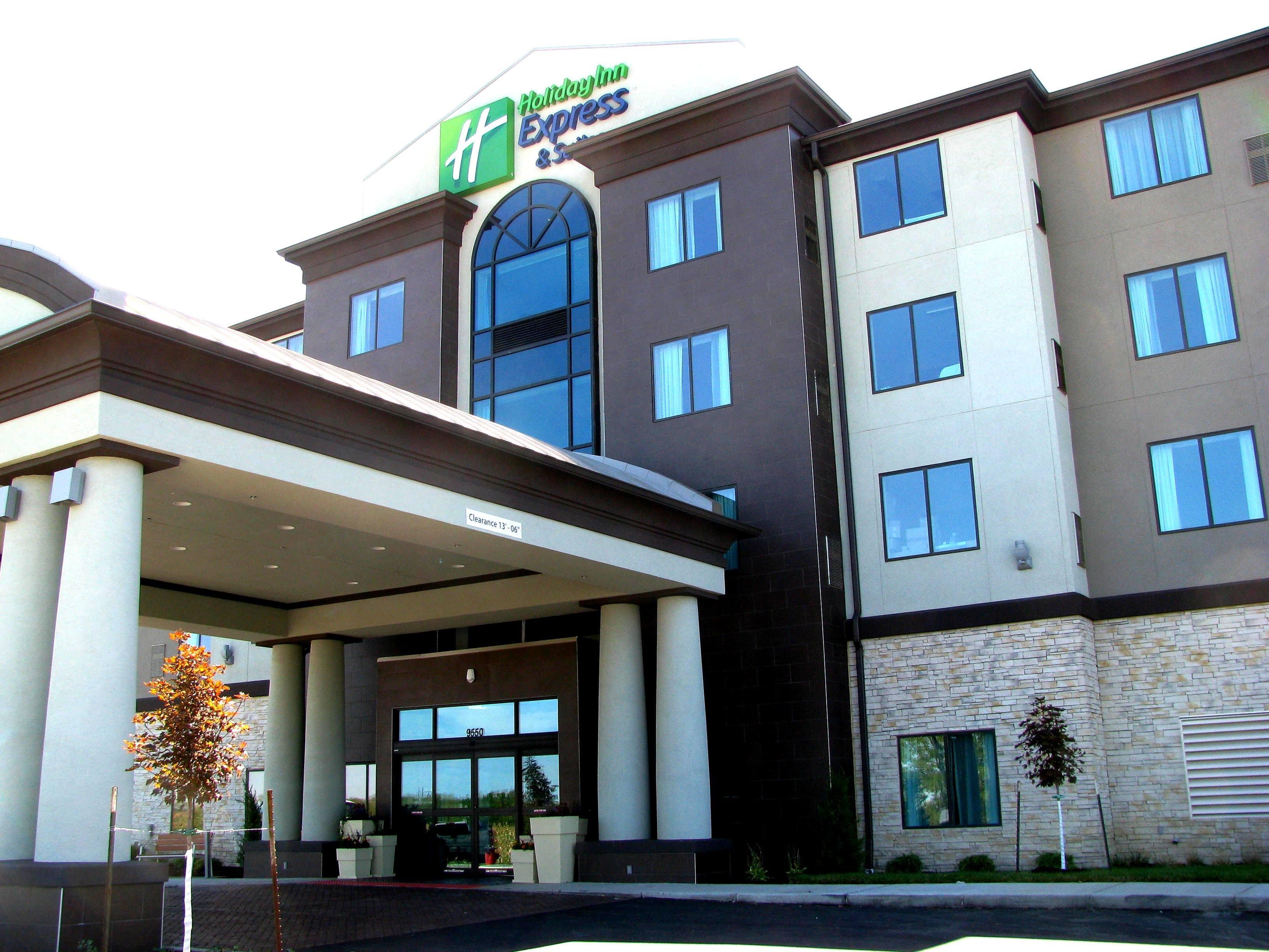 Holiday Inn Express & Suites Kansas City Airport By Ihg Eksteriør bilde