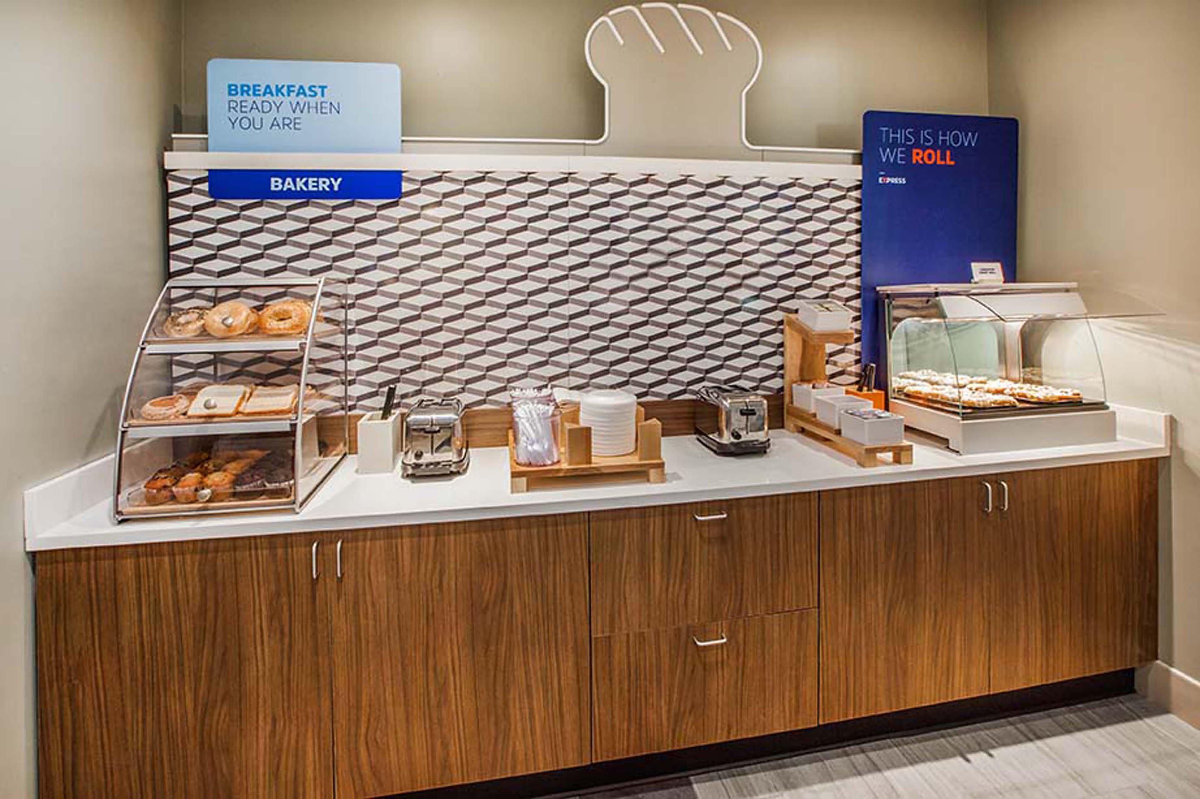 Holiday Inn Express & Suites Kansas City Airport By Ihg Eksteriør bilde
