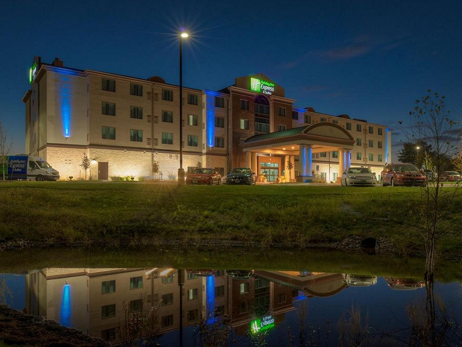 Holiday Inn Express & Suites Kansas City Airport By Ihg Eksteriør bilde
