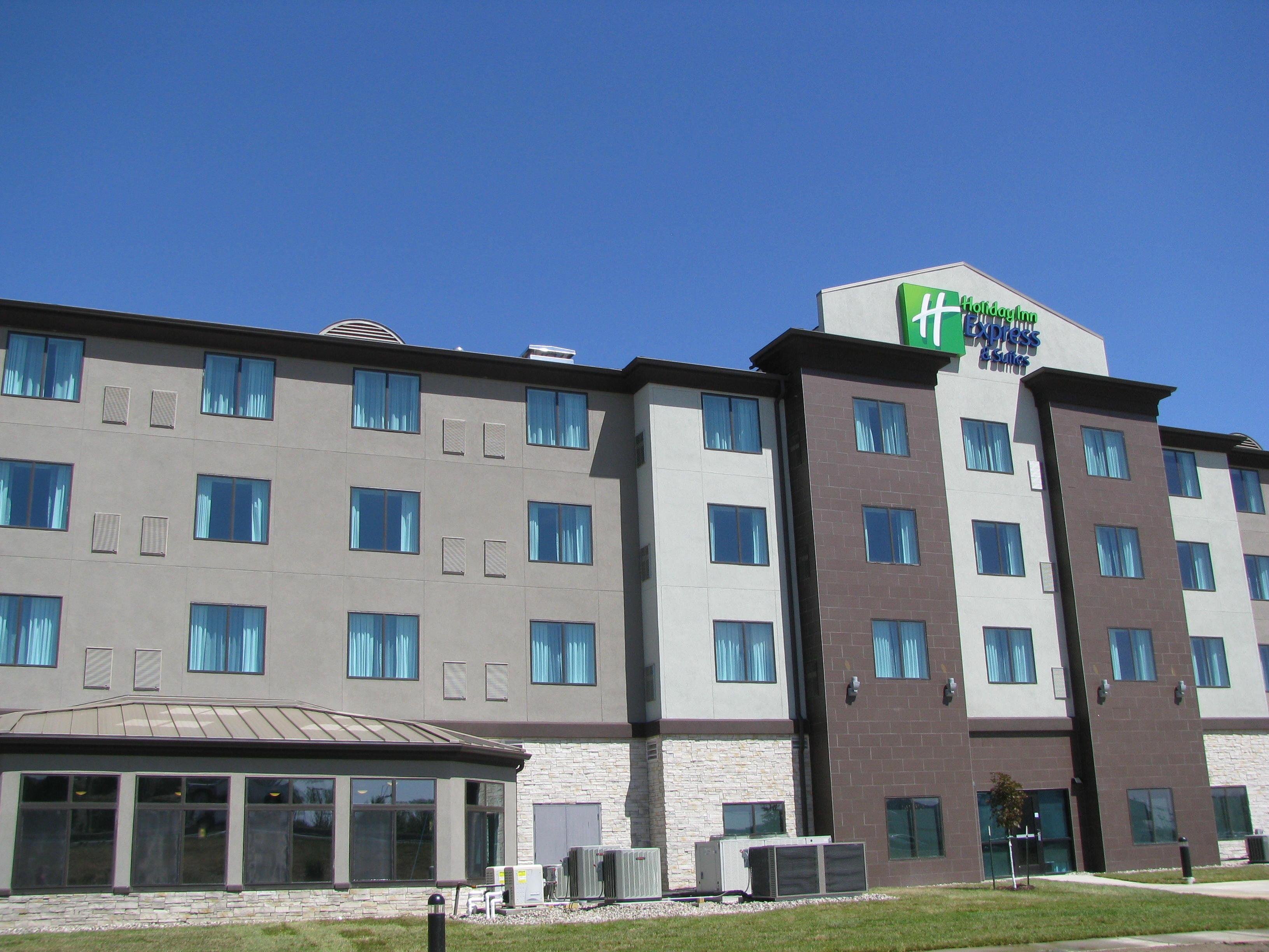 Holiday Inn Express & Suites Kansas City Airport By Ihg Eksteriør bilde