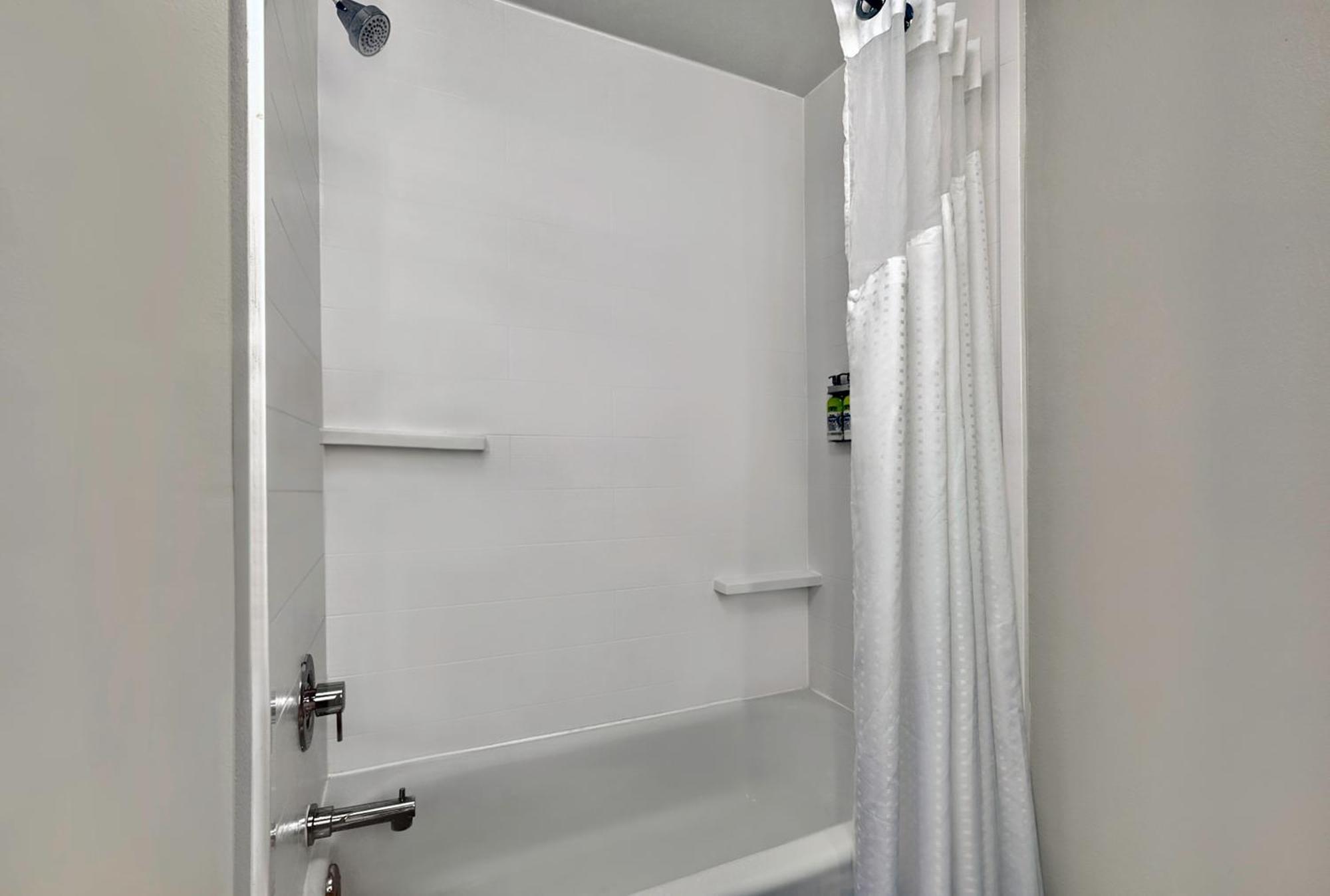 Holiday Inn Express & Suites Kansas City Airport By Ihg Eksteriør bilde