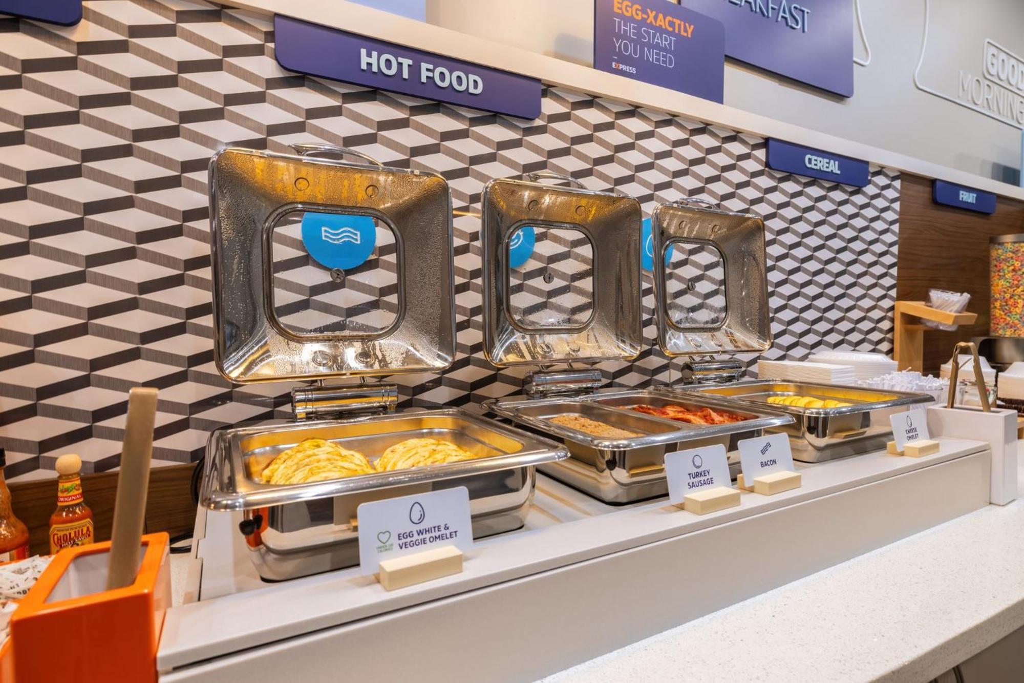 Holiday Inn Express & Suites Kansas City Airport By Ihg Eksteriør bilde