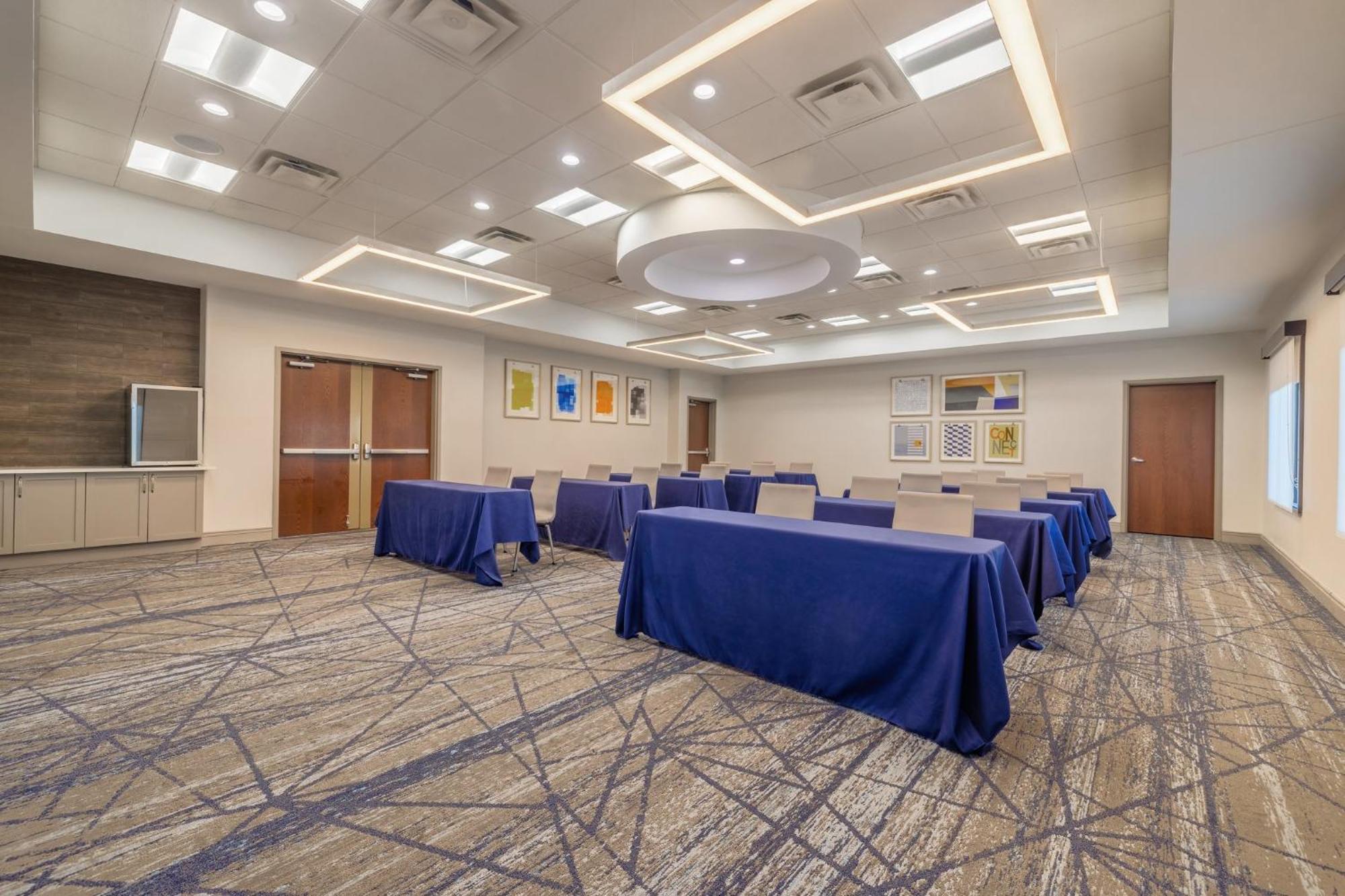 Holiday Inn Express & Suites Kansas City Airport By Ihg Eksteriør bilde