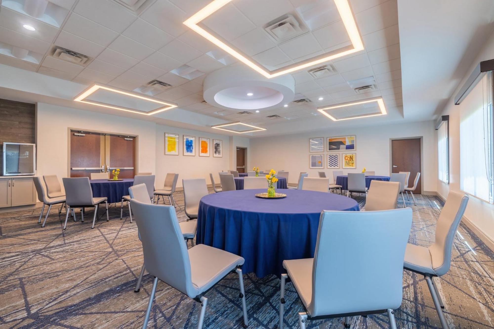 Holiday Inn Express & Suites Kansas City Airport By Ihg Eksteriør bilde