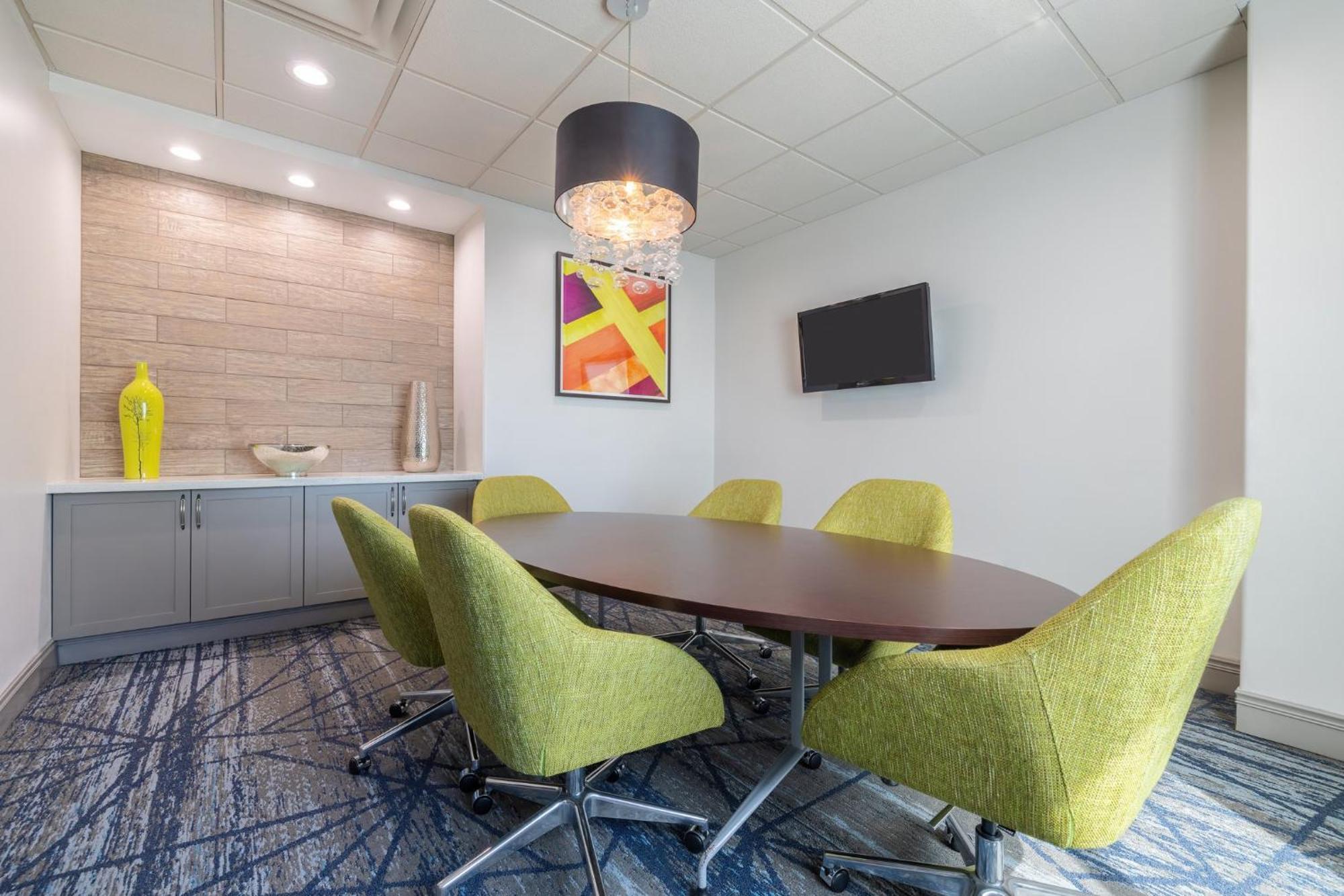 Holiday Inn Express & Suites Kansas City Airport By Ihg Eksteriør bilde