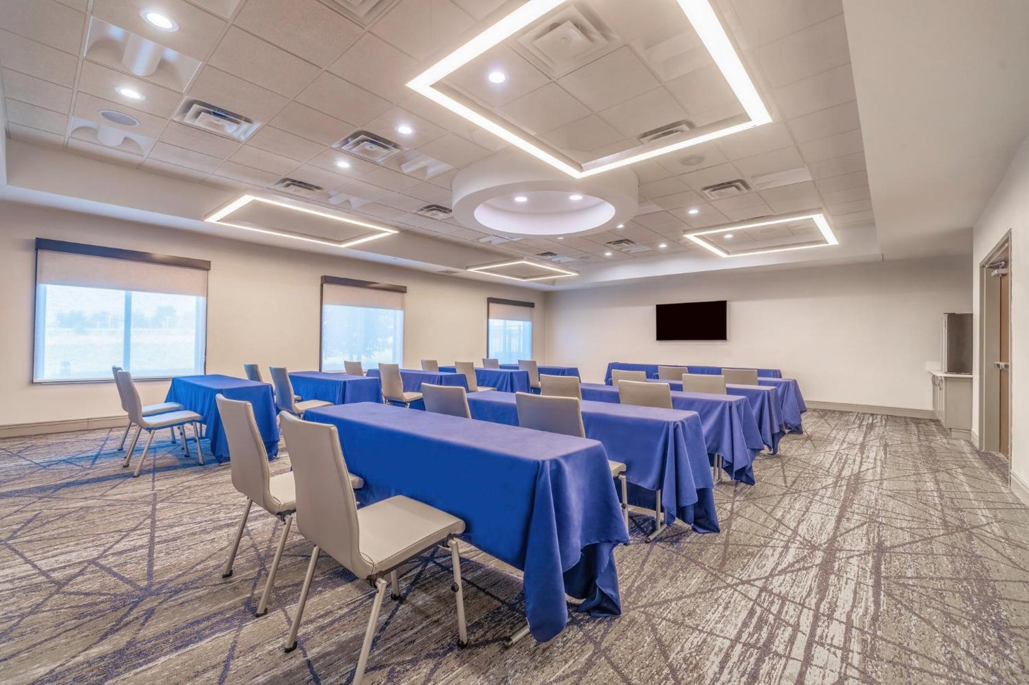 Holiday Inn Express & Suites Kansas City Airport By Ihg Eksteriør bilde