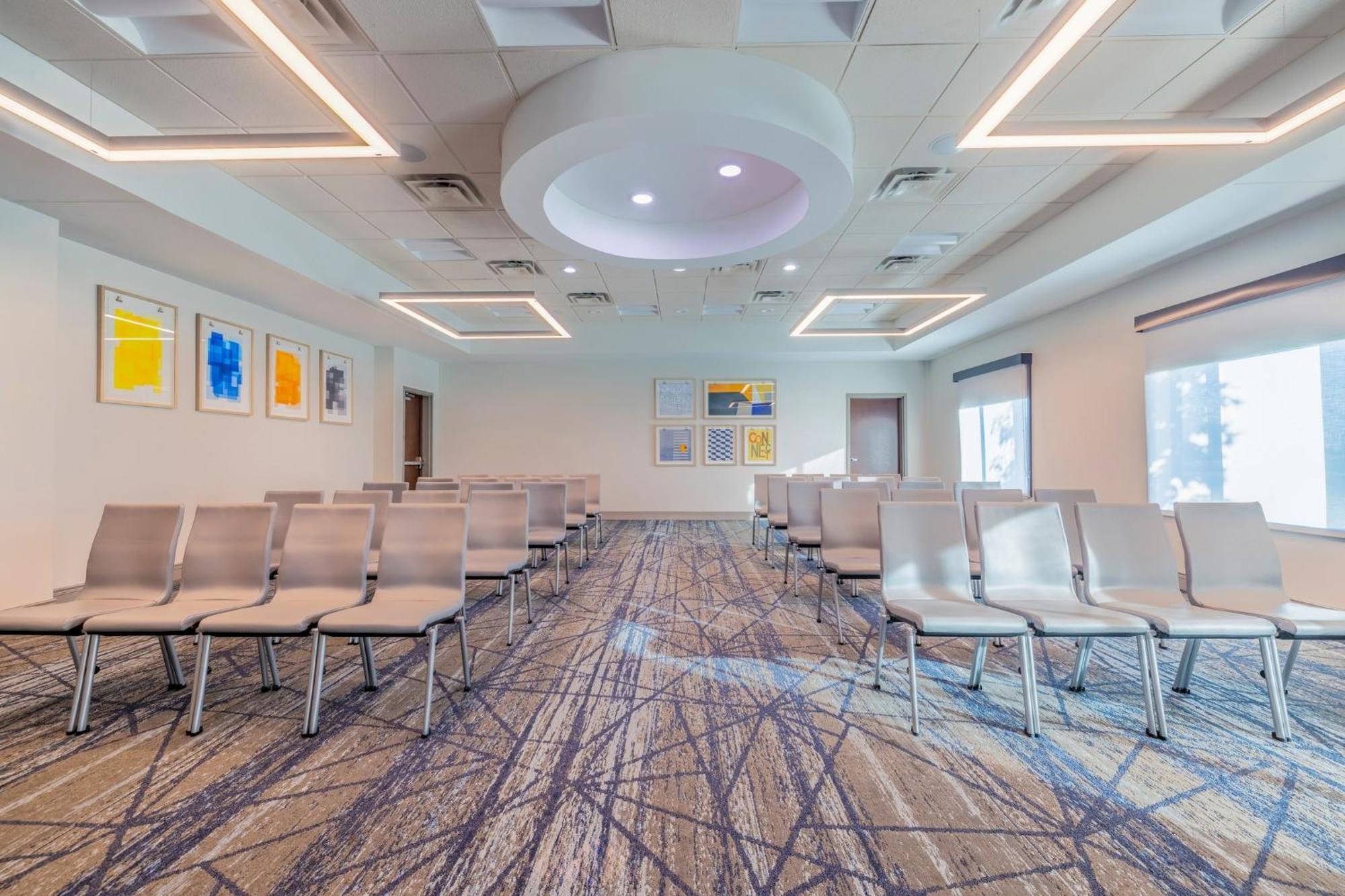 Holiday Inn Express & Suites Kansas City Airport By Ihg Eksteriør bilde