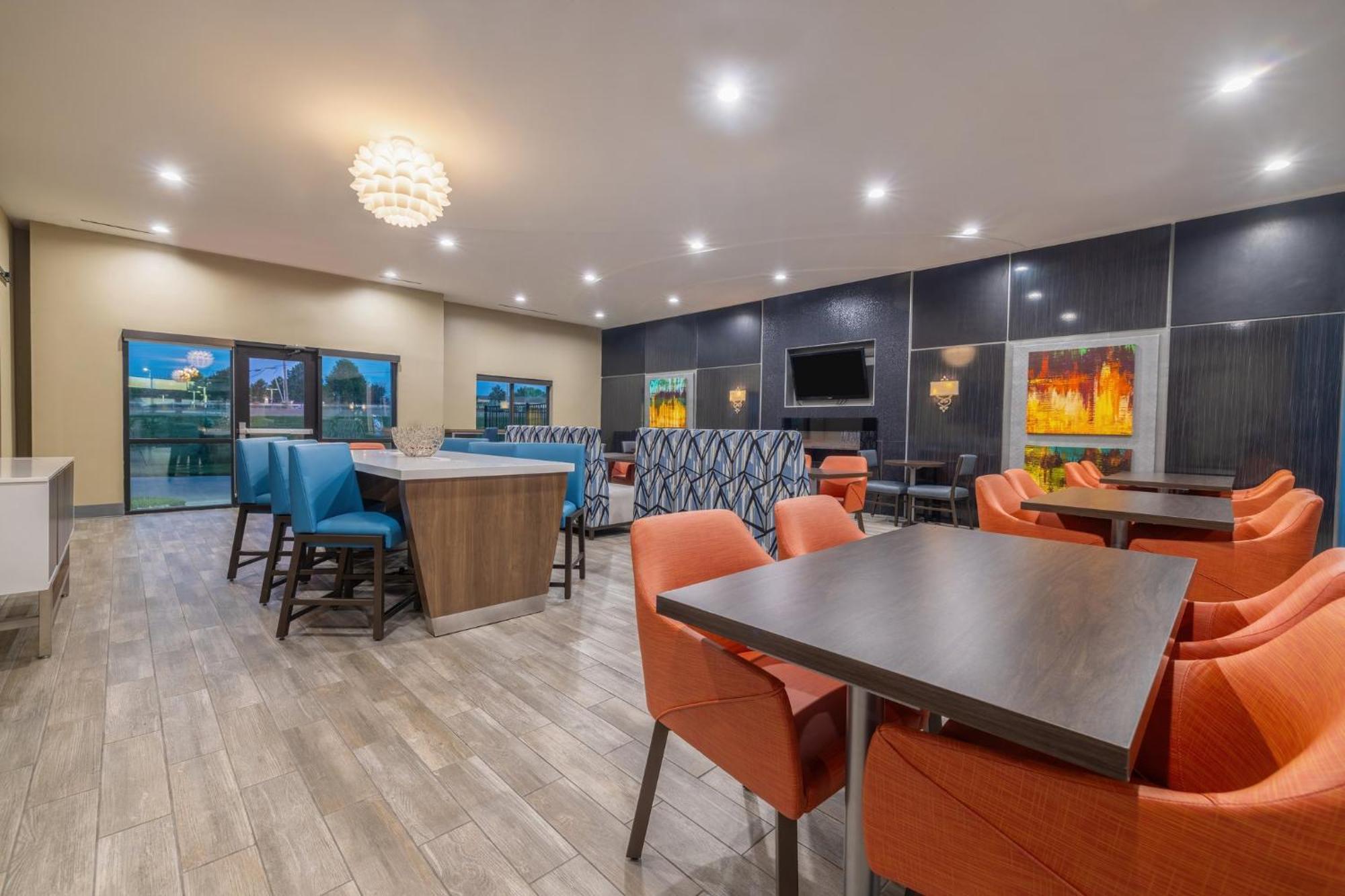 Holiday Inn Express & Suites Kansas City Airport By Ihg Eksteriør bilde