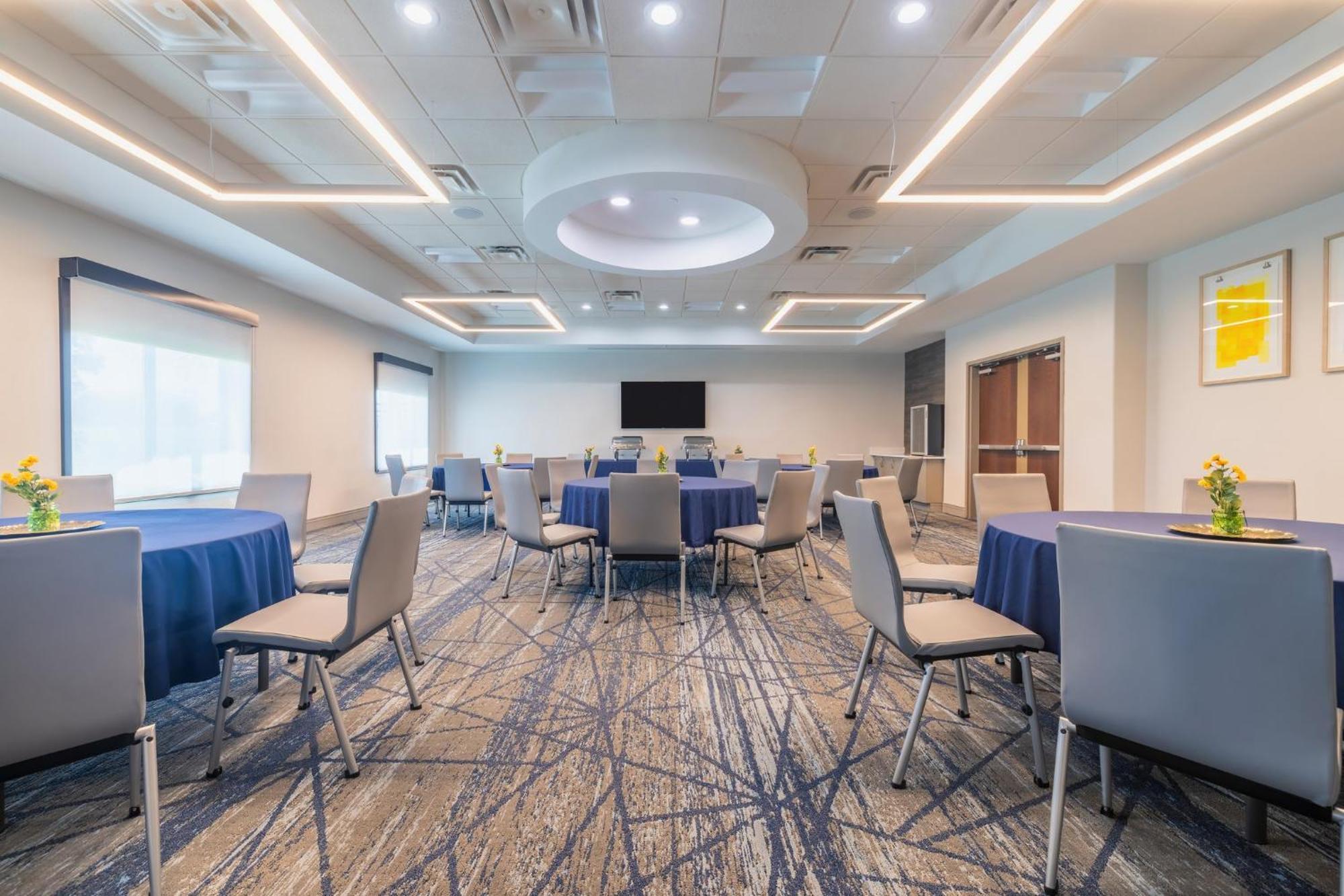 Holiday Inn Express & Suites Kansas City Airport By Ihg Eksteriør bilde