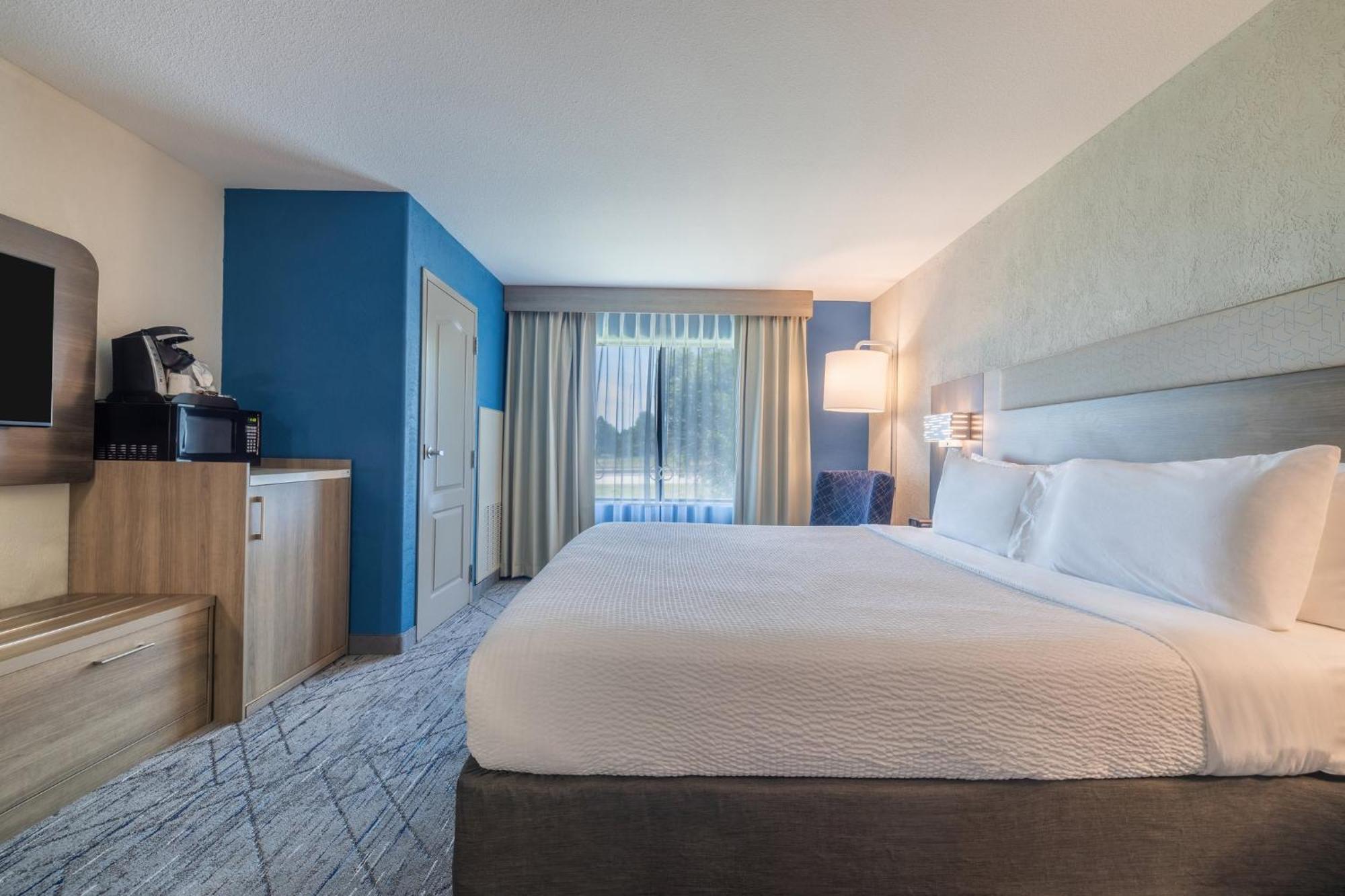 Holiday Inn Express & Suites Kansas City Airport By Ihg Eksteriør bilde