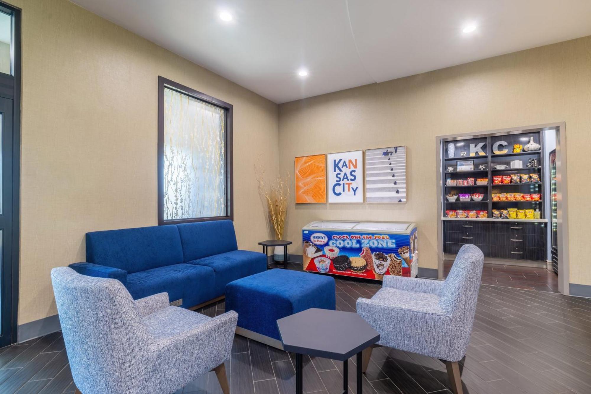 Holiday Inn Express & Suites Kansas City Airport By Ihg Eksteriør bilde