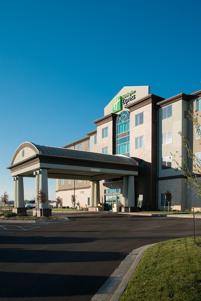 Holiday Inn Express & Suites Kansas City Airport By Ihg Eksteriør bilde