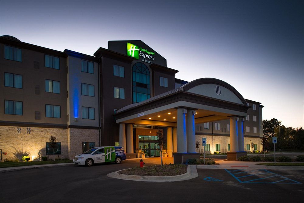 Holiday Inn Express & Suites Kansas City Airport By Ihg Eksteriør bilde